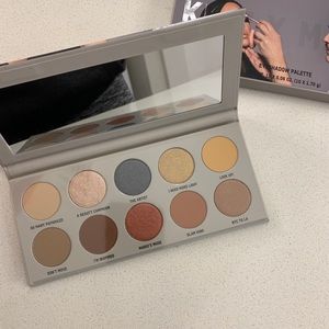 The artist & muse eyeshadow palette